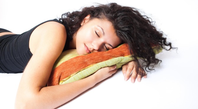 Gesunde Schlafpositionen für den Nacken und Rücken
